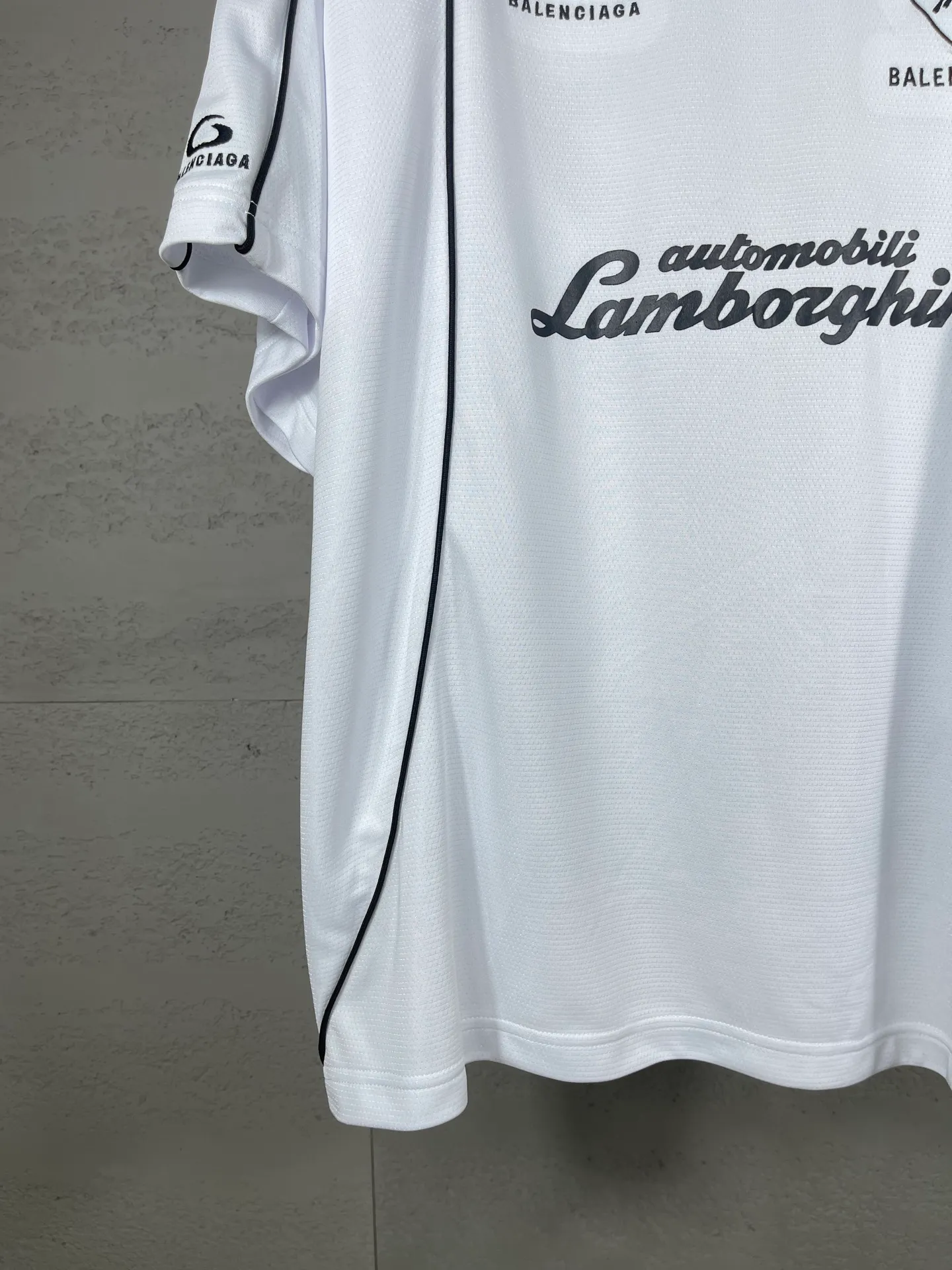 【 . Quality】BALENCI*GA/ Lamborghini ， ， ， T # 。 SS 25 New Arrival。 ， 。 。 ， ， ， 。 。 260 ， . ， 。 。 。 。 ， ， 。 . 。 OS . Same Style ：BL 253691 ：Black，White Size：XS S M L